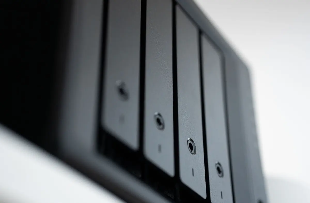 Noodstroom thuis server stroomstoring: NAS & smart home